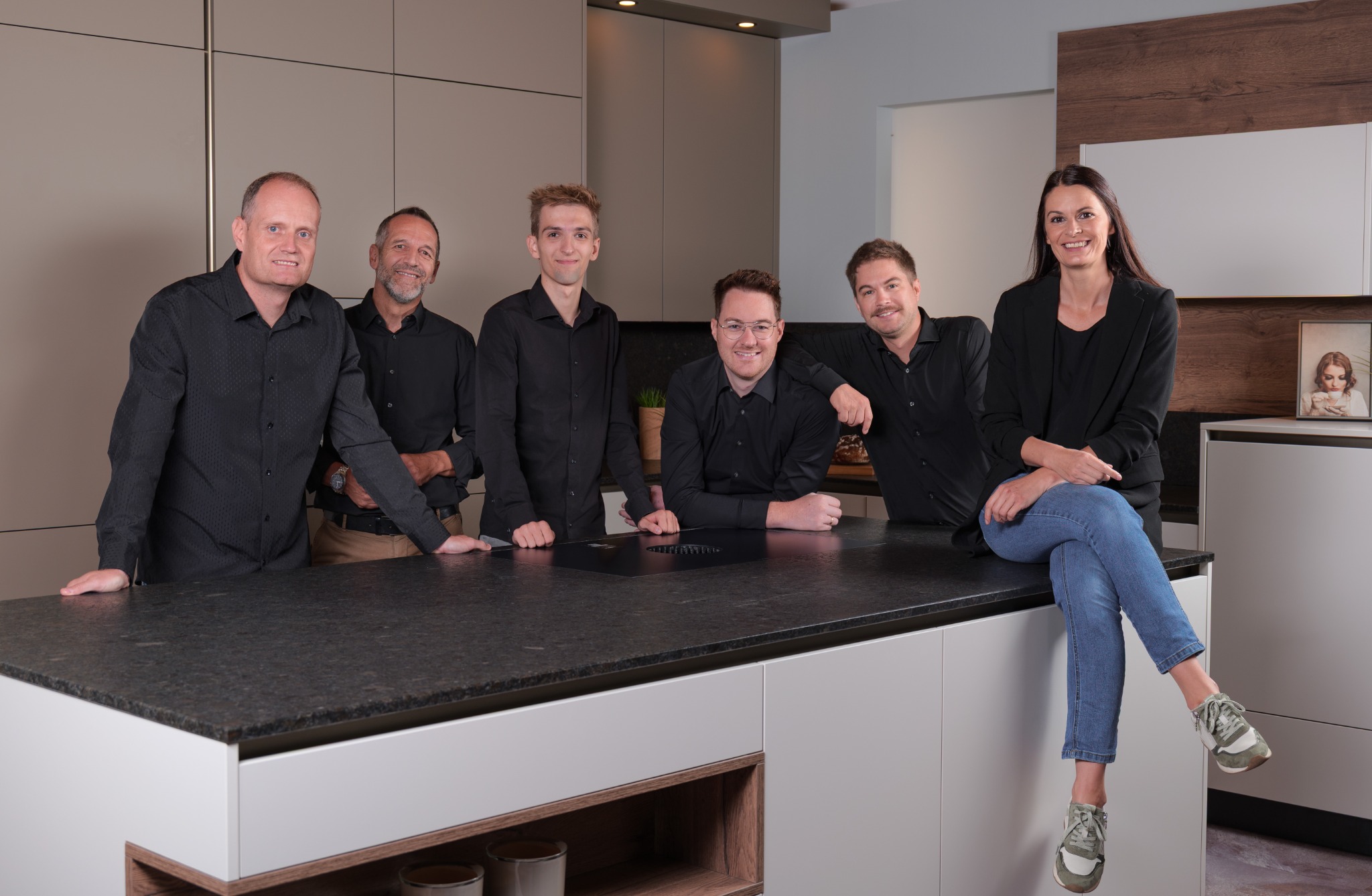Das Team von Sepp Küchen gemeinsam im Wohnstudio